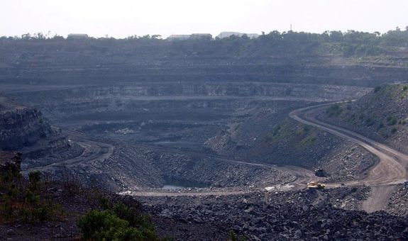 https://guernicamag.com/wp-content/uploads/2012/12/Roy_Coal_mine_in_Dhanbad_India1.jpg