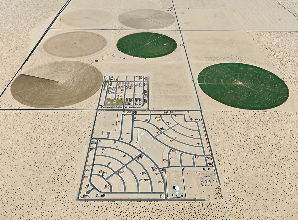 Pivot Irrigation / Suburb, South of Yuma, Arizona, USA 2011