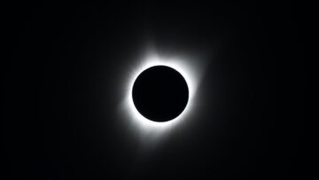 image of a total solar eclipse